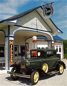 In Odell, the Illinois Route 66 Association has restored a vintage gas station from the early years of Route 66. The Odell Standard Station ranks as one of the most original and best-preserved stations from the 1920s in my opinion. But there�s so much more to be found on Route 66 in Illinois. Every small town seems to have something of interest. From Frank Loyd Wright architecture, pioneer grain elevators, beautiful courthouses, unique buildings and nostalgic highway hangouts, Illinois Route 66 has something for everybody.