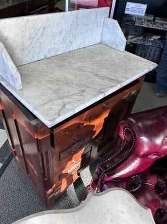 West Saint Paul Antiques