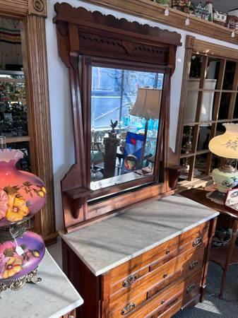 West Saint Paul Antiques