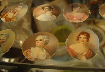 Dealers Gallery