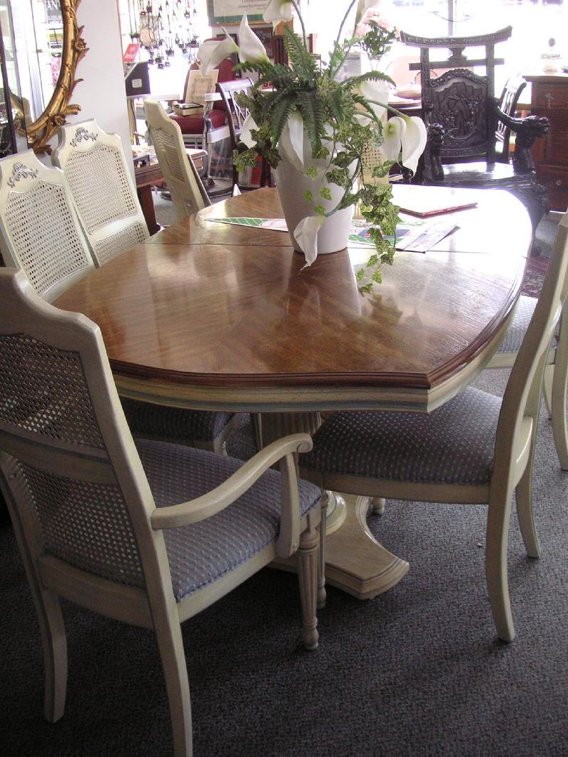 West Saint Paul Antiques