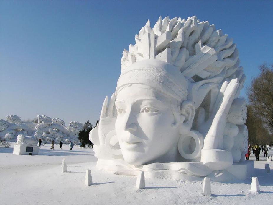 AMAZING SNOW SCULPTURES