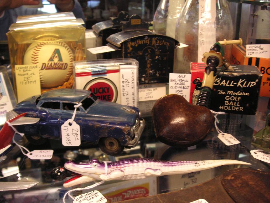 West Saint Paul Antiques